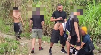 I took two straight friends to fuck my ass without a condom in a place where men usually hang out.
