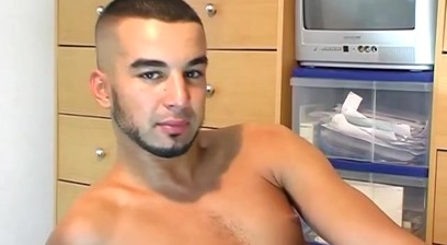 Full Video: Arab Guy Gets Wanked his Huge Cock by a Guy !