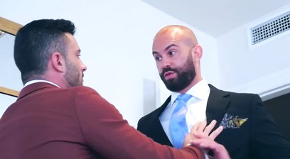 Classy bearded jock Andy Star deepthroats big throbbing cock
