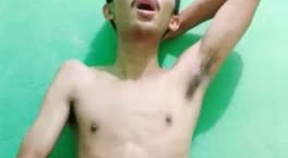 Brondong kurus ngocok kontol crot banyak